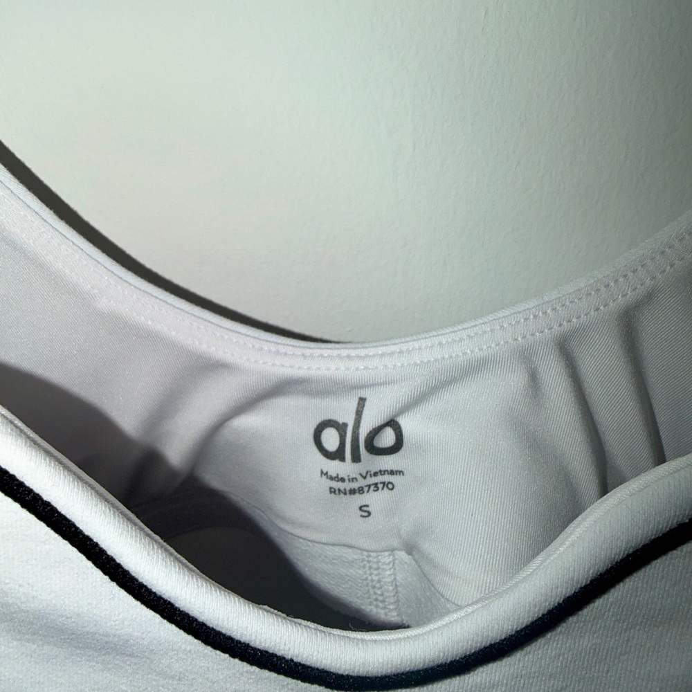 ALO Airbrush Heart Throb Bra Yoga White and Black Sports Bra - Picture 6 of 6